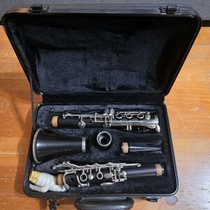 Hisonic Clarinet Complete with Case Great Condition Music Instrument Band